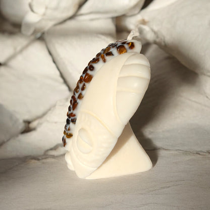 Bougie artisanale NAYA masque africain en cire naturelle, fait main en France. Pierres semi-précieuses lithothérapie