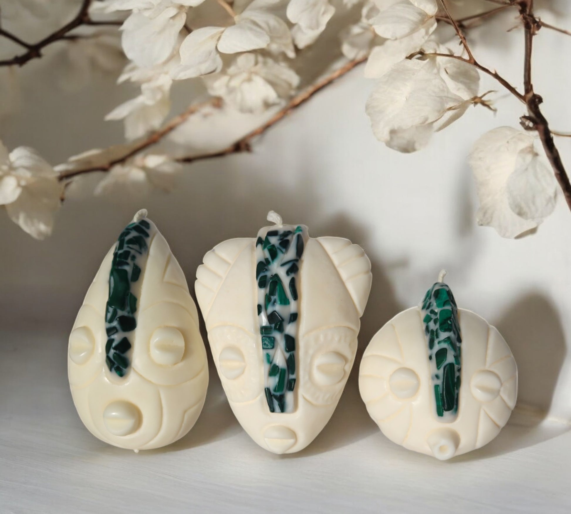 Coffret trio bougies KOBA, MAYELE et NAYA masques africains fait main en France avec pierres semi-précieuses de lithothérapie