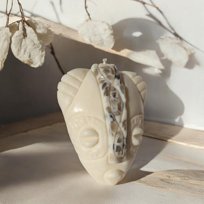 Bougie artisanale NAYA masque africain en cire naturelle, fait main en France. Pierres semi-précieuses lithothérapie