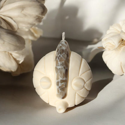 Bougie artisanale MAYELE masque africain en cire naturelle, fait main en France. Pierres semi-précieuses lithothérapie